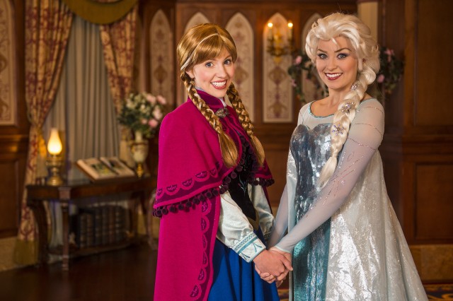 Photos Anna Elsa Meet And Greet At Magic Kingdom Wdw Daily News