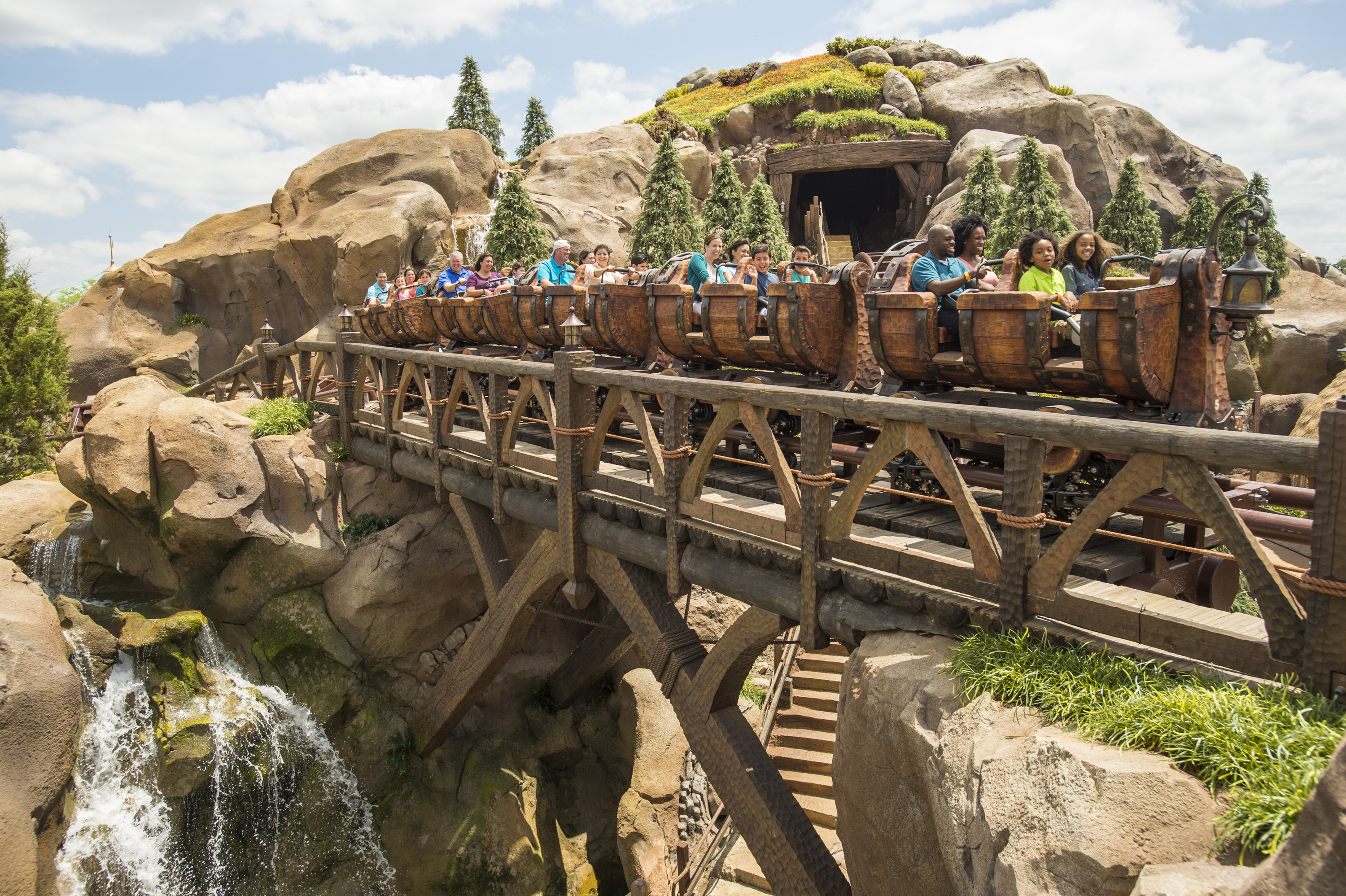 seven dwarfs mine train