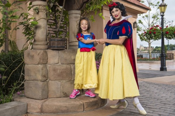 Aubrey-Anderson-Emmons-at-Disney