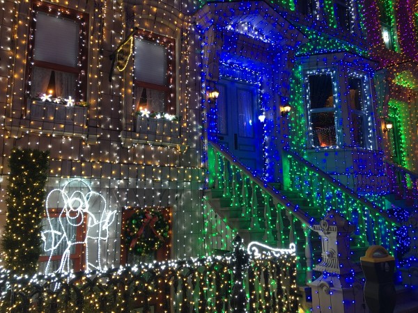 WDW Christmas Eve 2015 Osborne Spectacle of Dancing Lights (14)