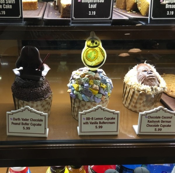 WDW Christmas 2015 Disneys Hollywood Studios Star Wars Cupcakes