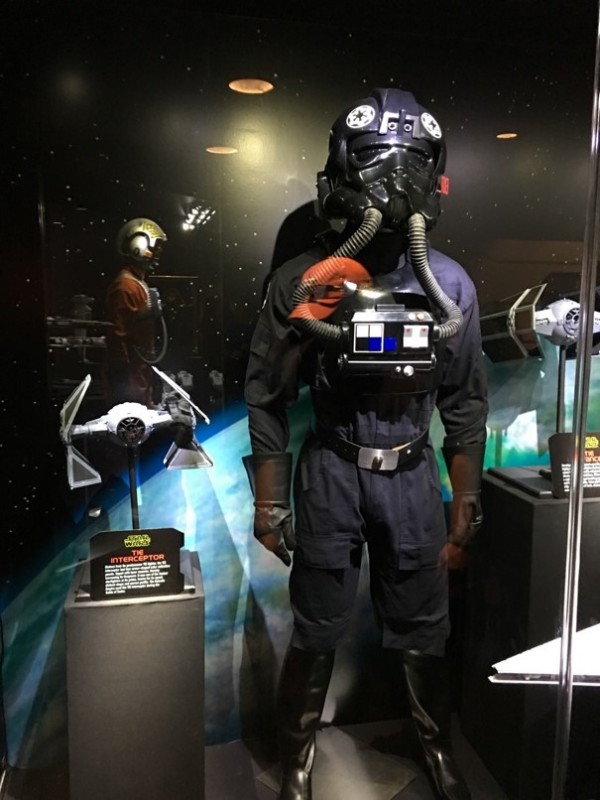 WDW Christmas 2015 Star Wars Launch Bay (20)