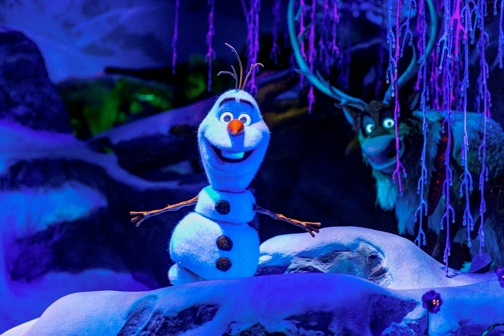 Frozen Ever After Epcot Olaf Sven